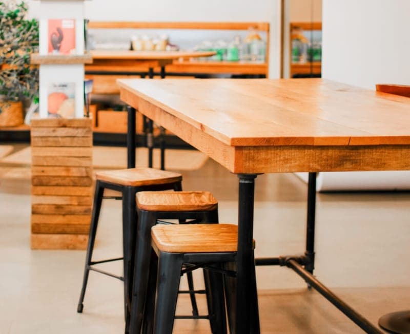 Crispy chicken wings with sesame seeds